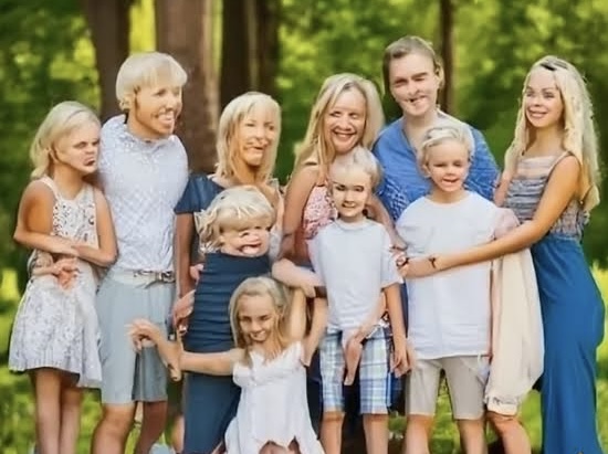 An AI-distorted image of a large blond family.